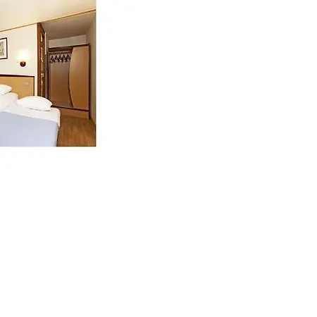 ホテル Campanile Strasbourg - Illkirch ガイスポルスハイム